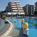 Aparthotel Holiday 4*
