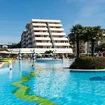 Hotell Aparthotel Holiday 4*