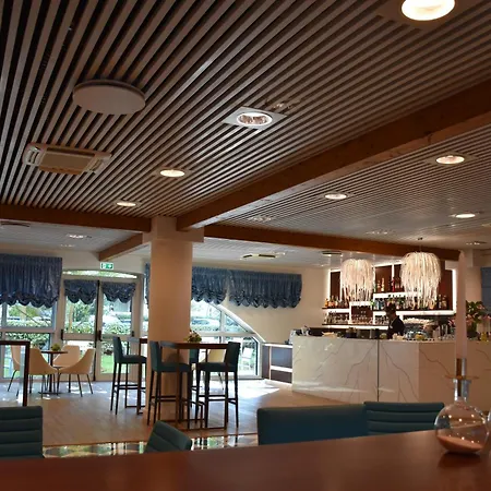 Aparthotel Holiday 4*