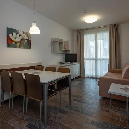 Aparthotel Holiday Hotel 4*