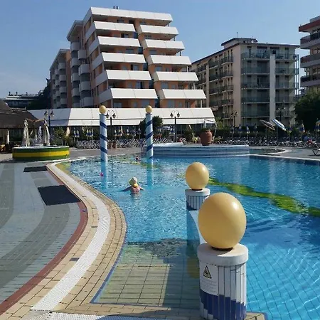 Aparthotel Holiday 4*