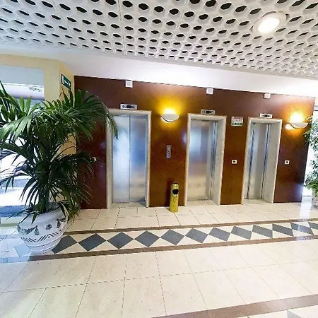 Aparthotel Holiday 4* Bibione