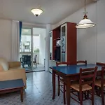 Aparthotel Holiday Бибионе