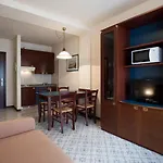 Aparthotel Holiday Szálloda