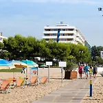 Aparthotel Holiday Szálloda