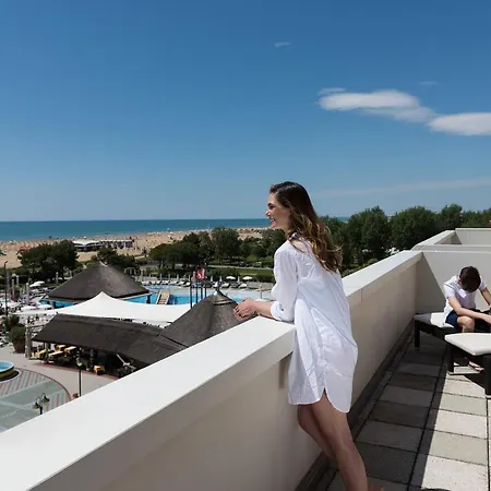 Aparthotel Holiday 4*