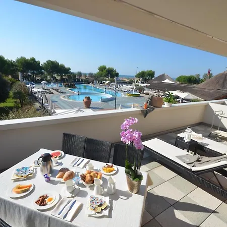 Aparthotel Holiday Hotel 4*