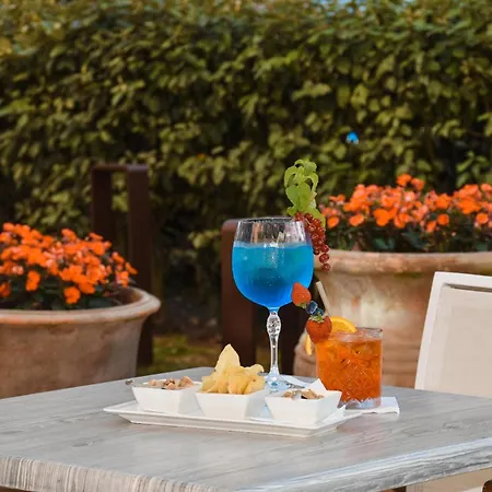 Aparthotel Holiday 4* Bibione