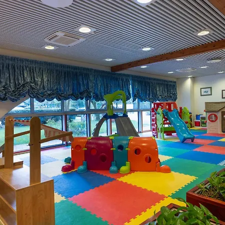 Aparthotel Holiday 4* Μπιμπιόνε