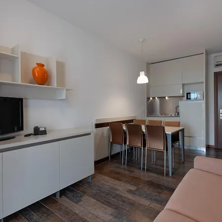 Ξενοδοχείο Aparthotel Holiday