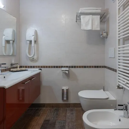 Hotell Aparthotel Holiday 4*