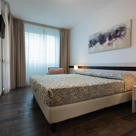 호텔 Aparthotel Holiday