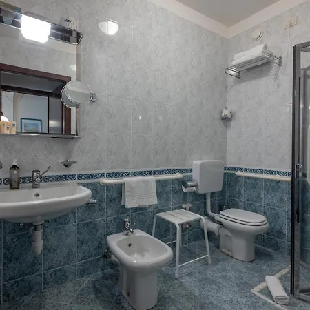 Hotell Aparthotel Holiday 4*