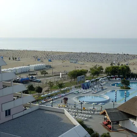 호텔 Aparthotel Holiday 4*