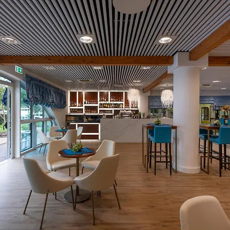 Aparthotel Holiday 비비오네