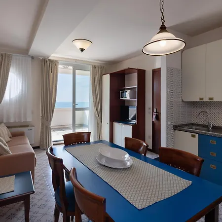 Ξενοδοχείο Aparthotel Holiday