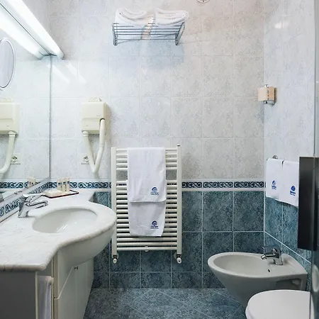 Aparthotel Holiday 4* 비비오네