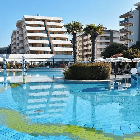 Aparthotel Holiday 비비오네