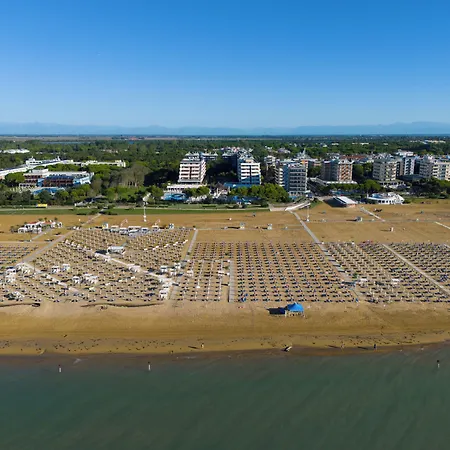 Aparthotel Holiday 호텔 4*