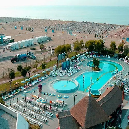 Aparthotel Holiday Szálloda 4*