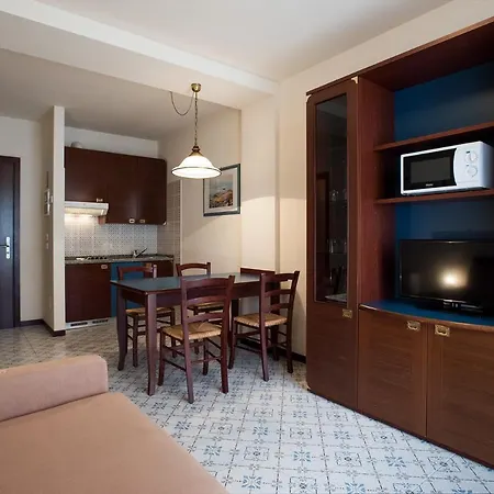 Aparthotel Holiday Hotel