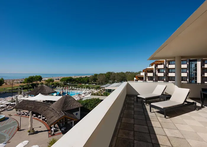 Aparthotel Holiday بيبيوني
