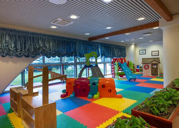 Aparthotel Holiday 4* بيبيوني
