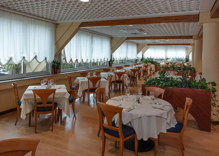 Hotel Aparthotel Holiday 4*