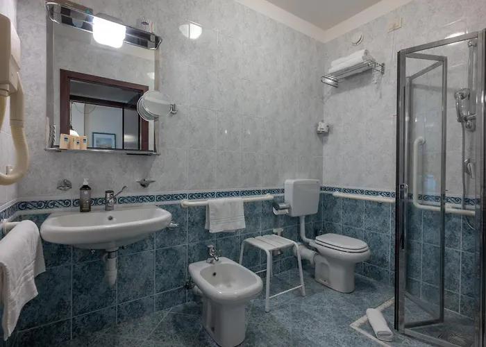 فندق Aparthotel Holiday 4*