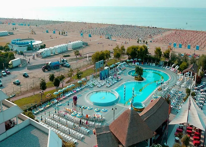Aparthotel Holiday 호텔 4*