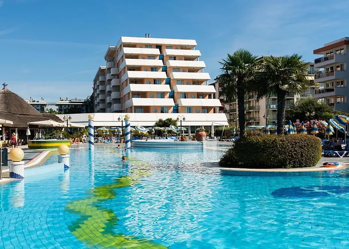 فندق Aparthotel Holiday 4*