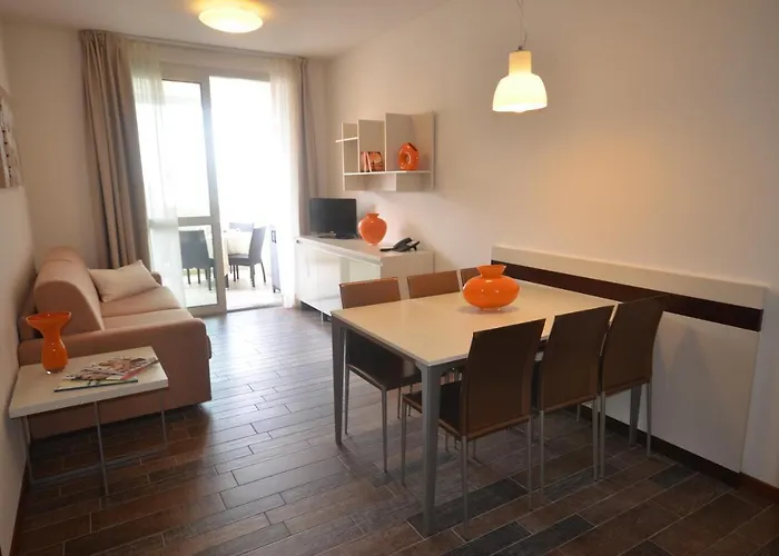 Hotel Aparthotel Holiday 4*
